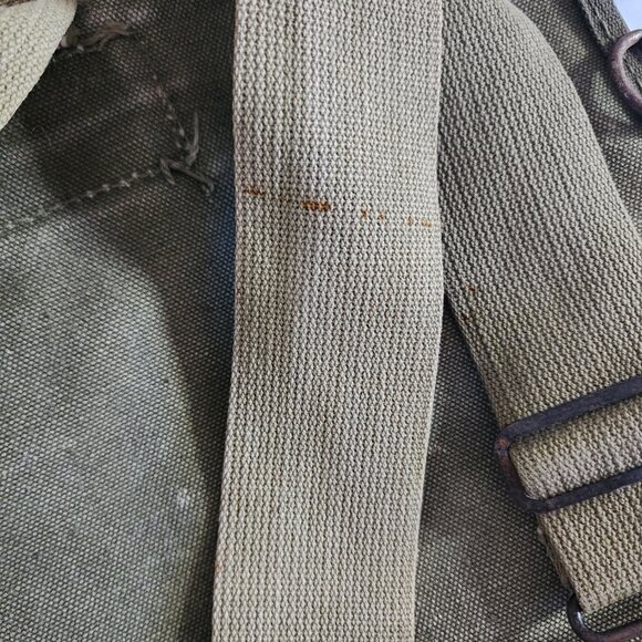 Vintage Army surplus green canvas backpack - Picture 8 of 13